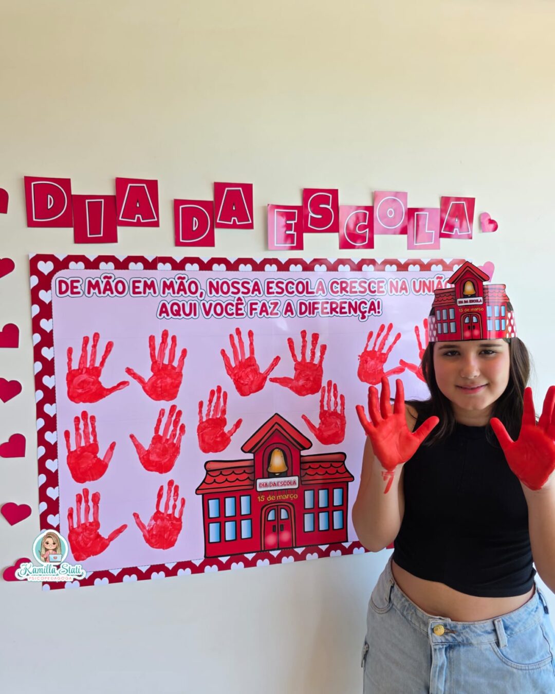 Mural das mãozinhas dia da escola