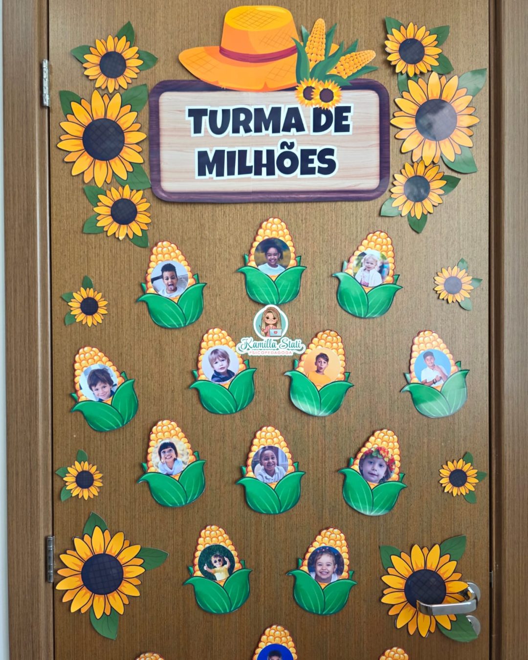 Decoração de porta: turma de milhões