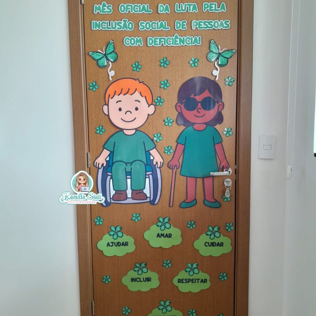 Decoração de porta setembro verde inclusão