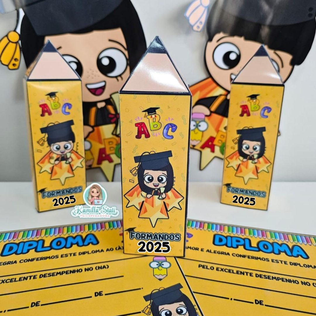 Capelo, lembrancinha e diploma