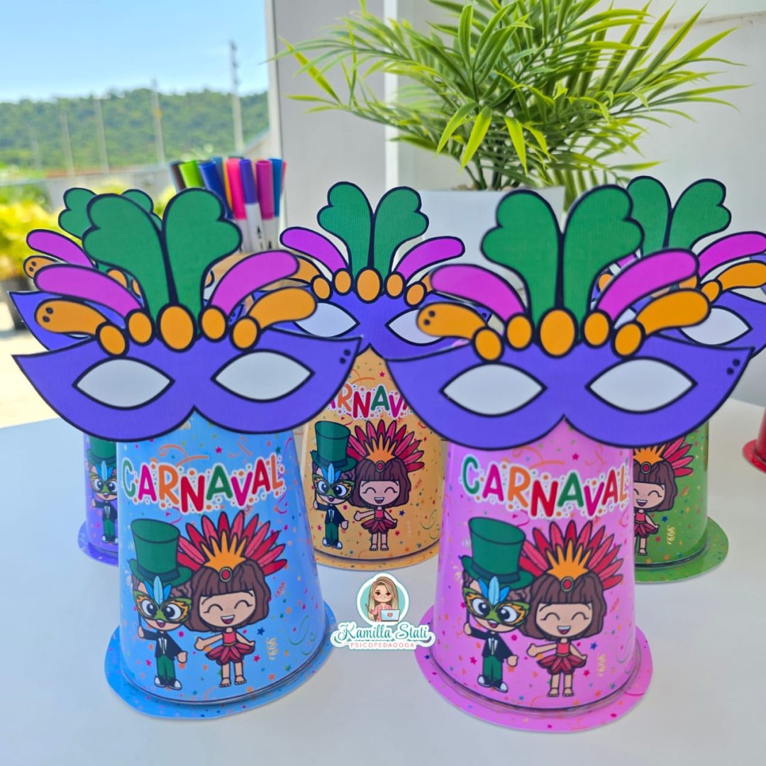 Copo de carnaval com máscara